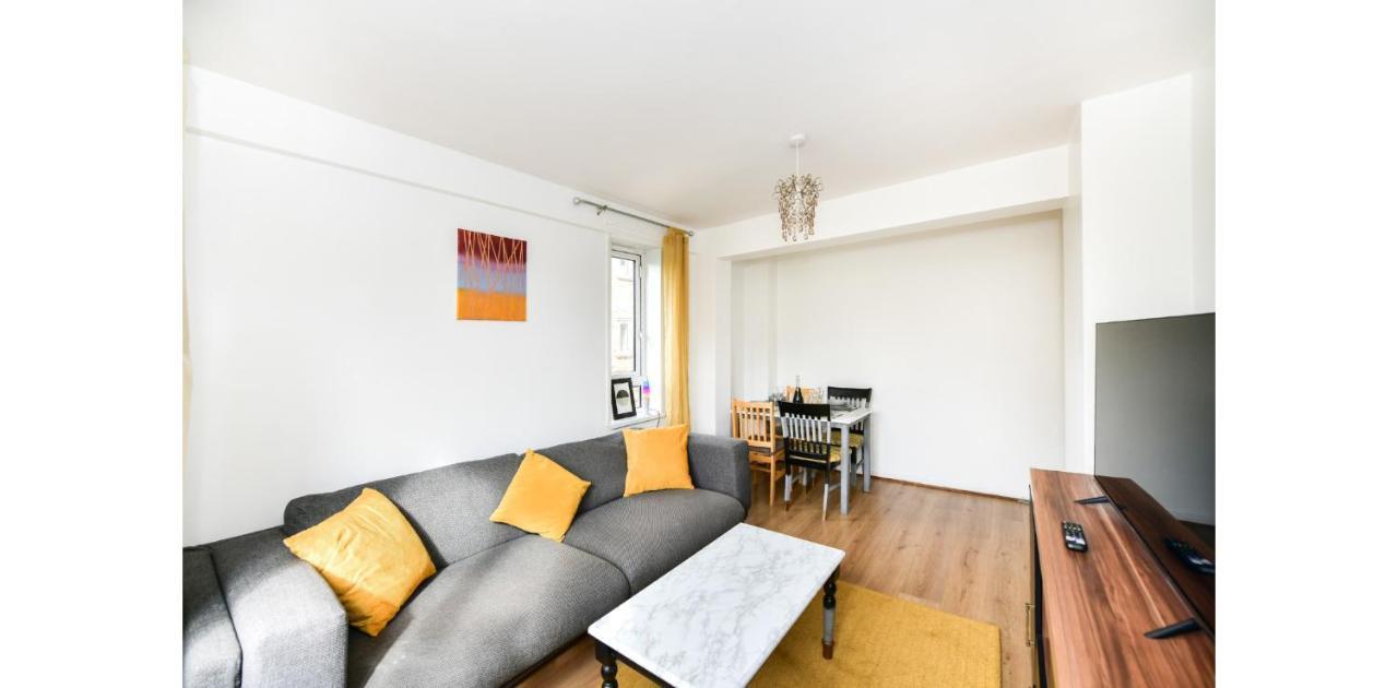 Entire Two Bedroom Flat In The Heart Of Greater * Londra